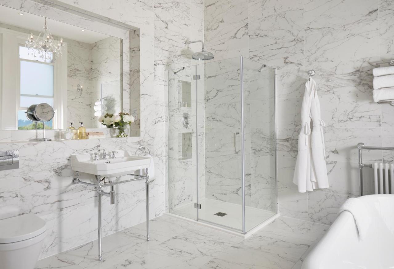 Bathen House Boutique Hotel Kültér fotó A modern bathroom