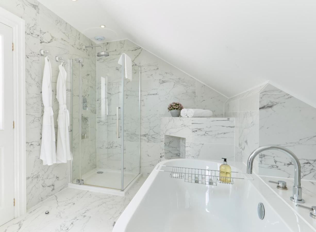 Bathen House Boutique Hotel Kültér fotó A modern bathroom