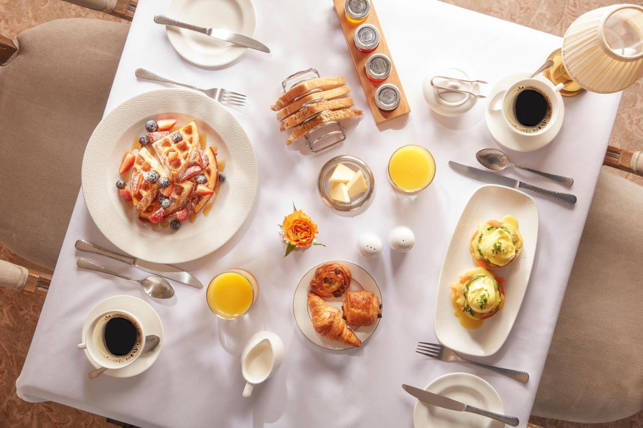 Bathen House Boutique Hotel Kültér fotó A breakfast table